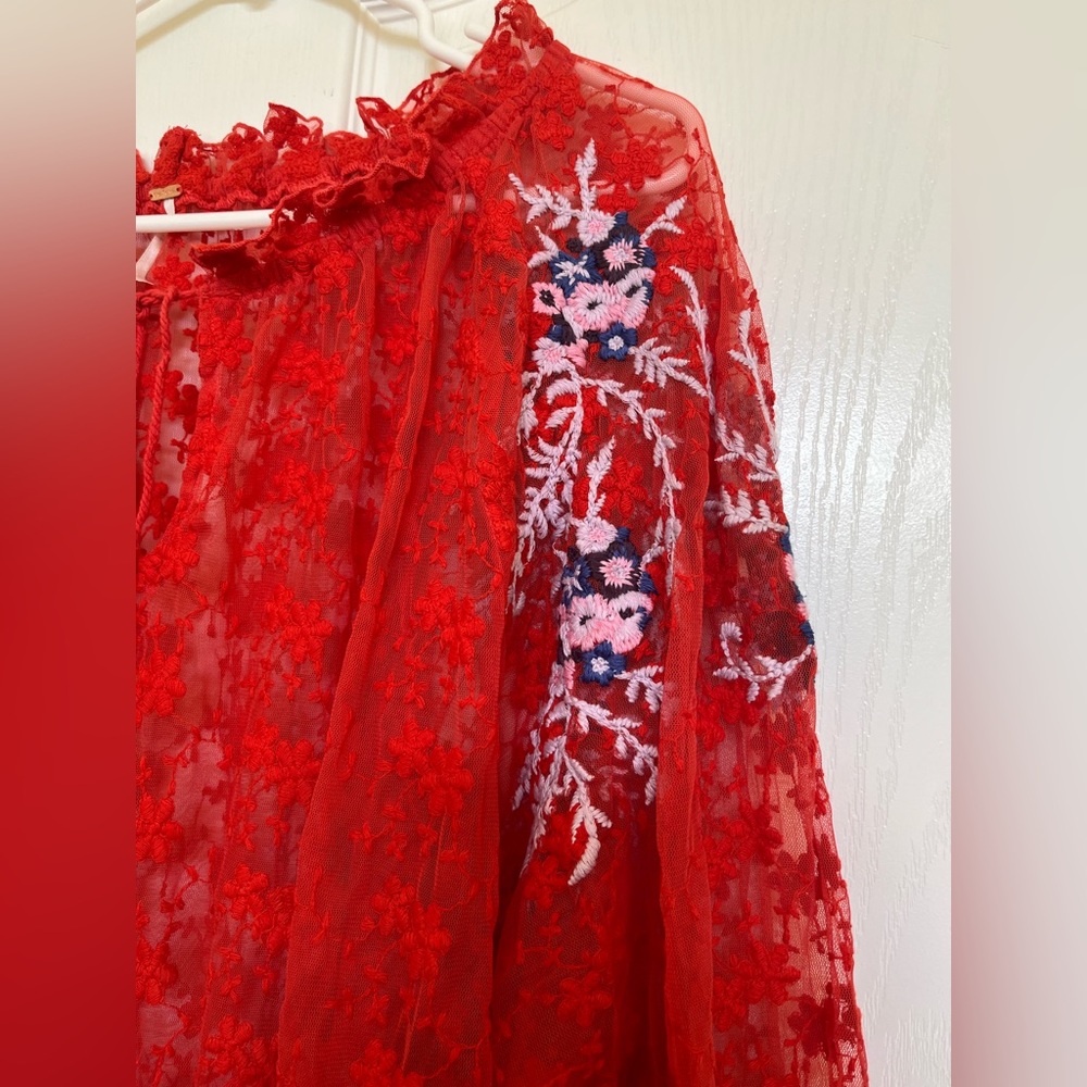 Red Floral Lace Women's Top - Picture 4 of 10